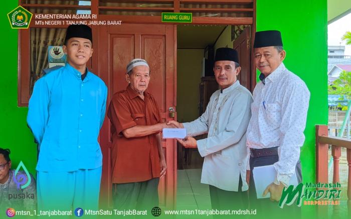 Salurkan Infaq Dari Siswa Dan Guru MTsN 1 Tanjab Barat, Segini jumlahnya...