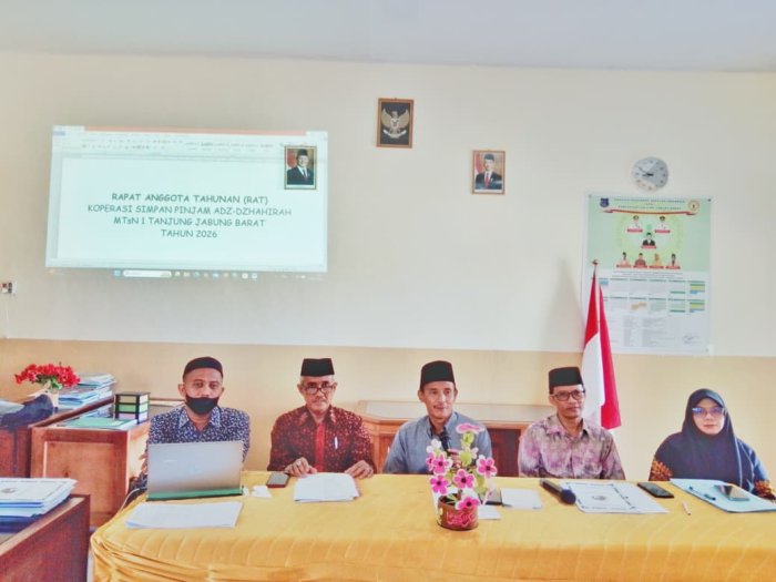 Transparansi dan Akuntabilitas: Koperasi Adz-Dzhahirah MTsN 1 Tanjab Barat Sukses Laksanakan Rapat Anggota Tahunan