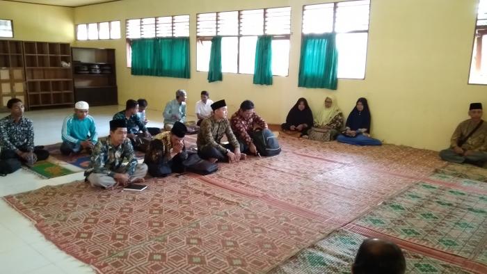 Rapat Anggota KKM Dengan Kepala MTsN 1 Tanjab Barat