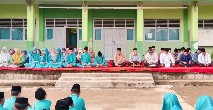 Perkuat Karakter Religius, MTsN 1 Tanjab Barat Istiqomah Gelar Pembiasaan Yasinan Setiap Jumat Pagi