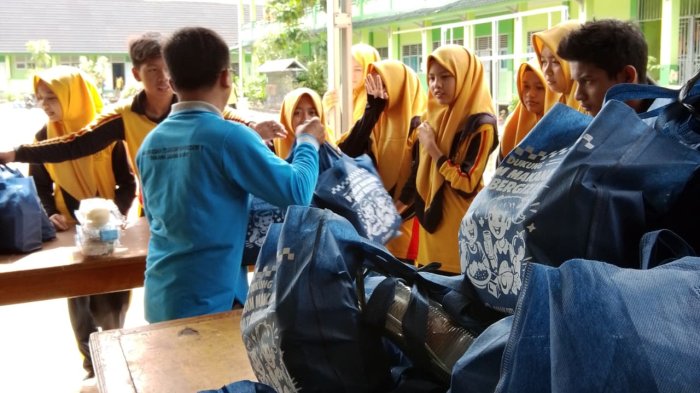 Siswa Siswi MTsN 1 Tanjung Jabung Barat Antusias Sambut MBG, Pihak Sekolah Pastikan Menu Sesuai Standar Kualitas.