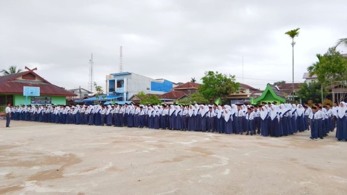 Kembali Fitri, Kembali Berbakti: Suasana Apel Perdana Pasca Lebaran di MTsN 1 Tanjab Barat
