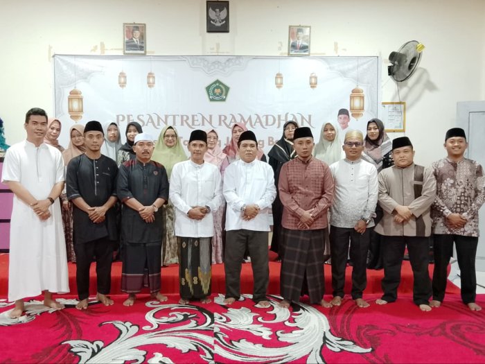 Gema Ramadhan di MTsN 1 Tanjab Barat: Membentuk Generasi Berakhlak Mulia