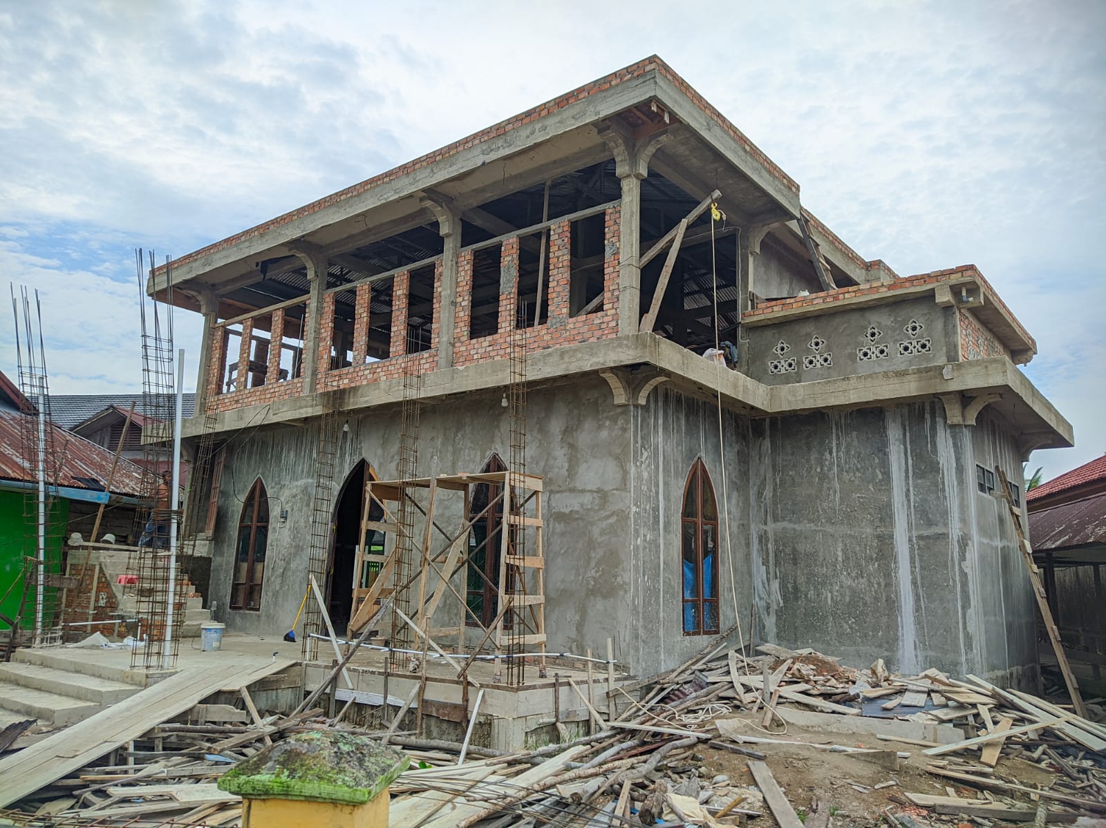 Kegitan Kalibrasi Pengukuran Arah Kiblat Masjid MTsN 1 Tanjab Barat Dilakukan Secara Manual Dan Digital