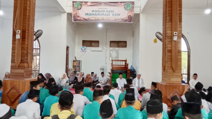 Meneladani Perjalanan Rasulullah SAW, MTsN 1 Tanjab Barat Gelar Peringatan Maulid Nabi Muhammad SAW 1448 H Meneladani Perjalanan Rasulullah SAW, MTsN 1 Tanjab Barat Gelar Peringatan Maulid Nabi Muhammad SAW 1448 H