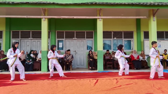 Panggung Kreativitas: Pentas Minat Bakat MTsN 1 Tanjab Barat Tampilkan Talenta Hebat