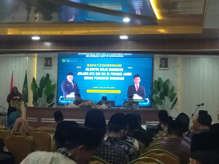 Perkuat Sinergi Pendidikan, Kepala MTsN 1 Tanjab Barat Hadiri Rakor KKM Provinsi Jambi