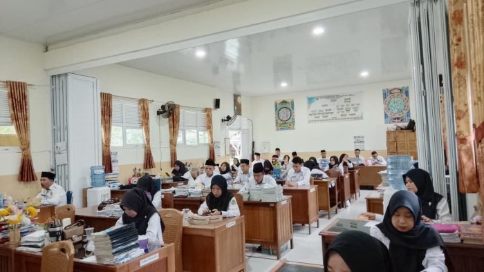 Semangat Idul Fitri, MTsN 1 Tanjab Barat Gelar Rapat Perdana Pasca Lebaran: Perkuat Silaturahmi, Pacu Kinerja