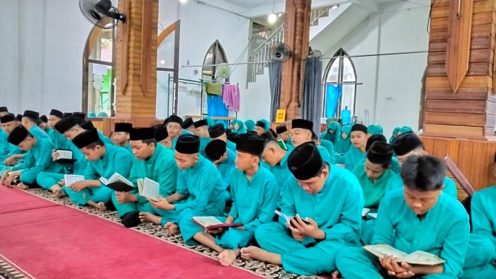 Bekali Diri dengan Spiritual, Siswa Kelas 9 MTsN 1 Tanjab Barat Siap Hadapi Ujian Madrasah