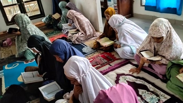 Tingkatkan Ketakwaan, MTsN 1 Tanjab Barat Rutinkan Tadarus Al-Quran dan Shalat Dhuha Berjamaah di Masjid Hidayatul Ulum Tingkatkan Ketakwaan, MTsN 1 Tanjab Barat Rutinkan Tadarus Al-Quran dan Shalat Dhuha Berjamaah di Masjid Hidayatul Ulum