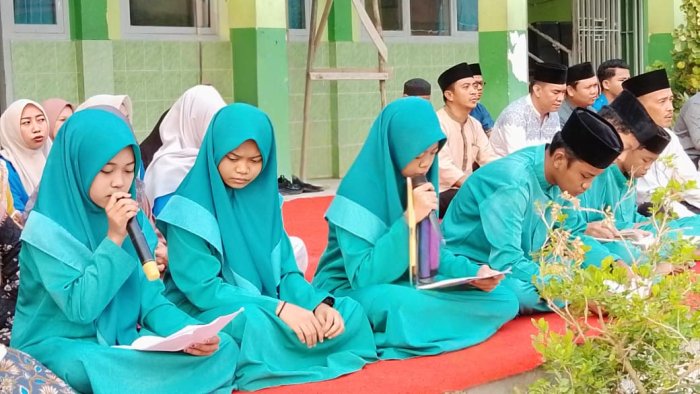 Tingkatkan Kedisiplinan dan Imtak, MTsN 1 Tanjab Barat Gelar Yasinan Jumat dan Pengarahan Tata Tertib Tingkatkan Kedisiplinan dan Imtak, MTsN 1 Tanjab Barat Gelar Yasinan Jumat dan Pengarahan Tata Tertib
