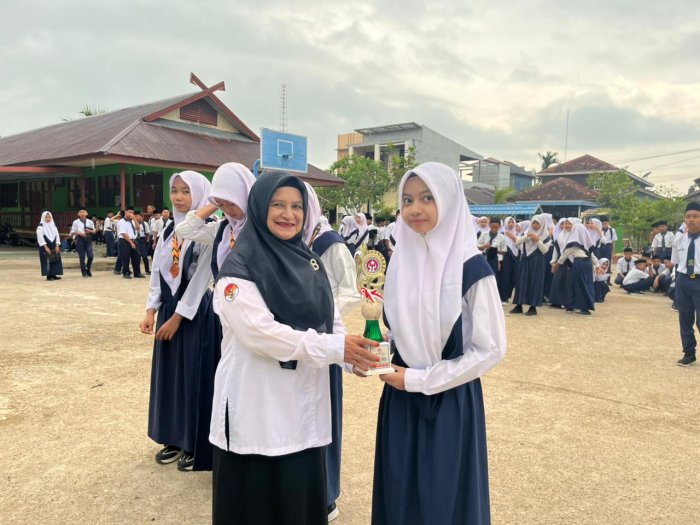 Zahra Raihani Khumaira Sabet Juara 1 Fashion Show Berbatik Tanjab Barat 2025