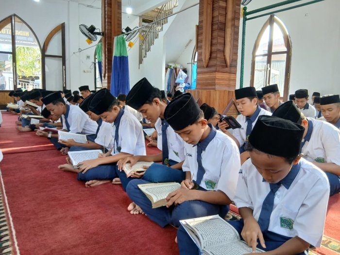 Perkuat Karakter Religius, MTsN 1 Tanjab Barat Wajibkan Siswa Shalat Dhuha dan Tadarus