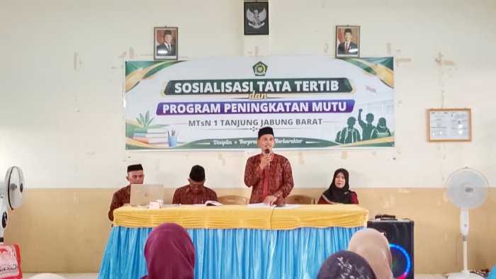 MTsN 1 Tanjab Barat Gelar Sosialisasi Tata Tertib Dan Program peningkatan Mutu Madrasah MTsN 1 Tanjab Barat Gelar Sosialisasi Tata Tertib Dan Program peningkatan Mutu Madrasah