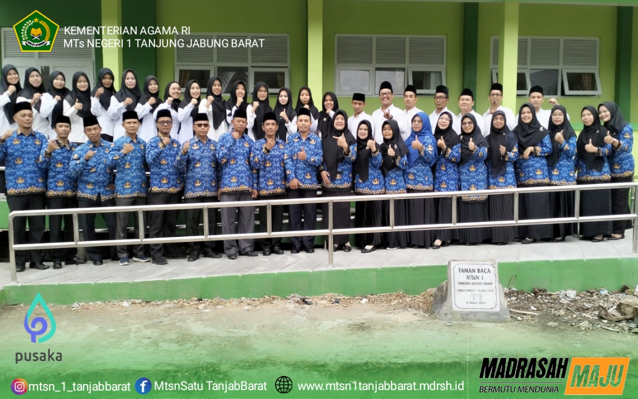 MTsN 1 Tanjab Barat Laksanakan Upacara Hari Lahir Pancasila Di Lapangan Madrasah 