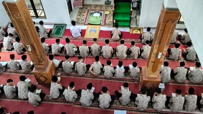 Perkuat Karakter Siswa, MTsN 1 Tanjab Barat Terapkan Pembiasaan Tadarus dan Sholat Dhuha Berjamaah