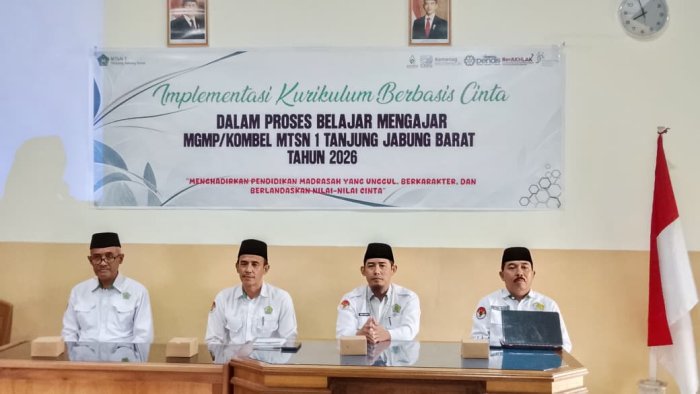 Mewujudkan Pendidikan Berkarakter, Seluruh Pendidik MTsN 1 Tanjab Barat Ikuti Kegiatan Kombel Kurikulum Berbasis Cinta Mewujudkan Pendidikan Berkarakter, Seluruh Pendidik MTsN 1 Tanjab Barat Ikuti Kegiatan Kombel Kurikulum Berbasis Cinta