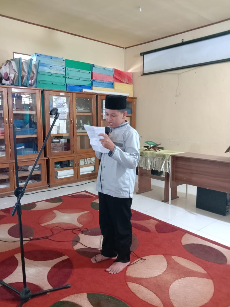 Muhadhoroh Adalah Ekstrakurikuler Wajib Di MTsN 1 Tanjab Barat, Dapat Meningkatkan Public Speaking Siswa