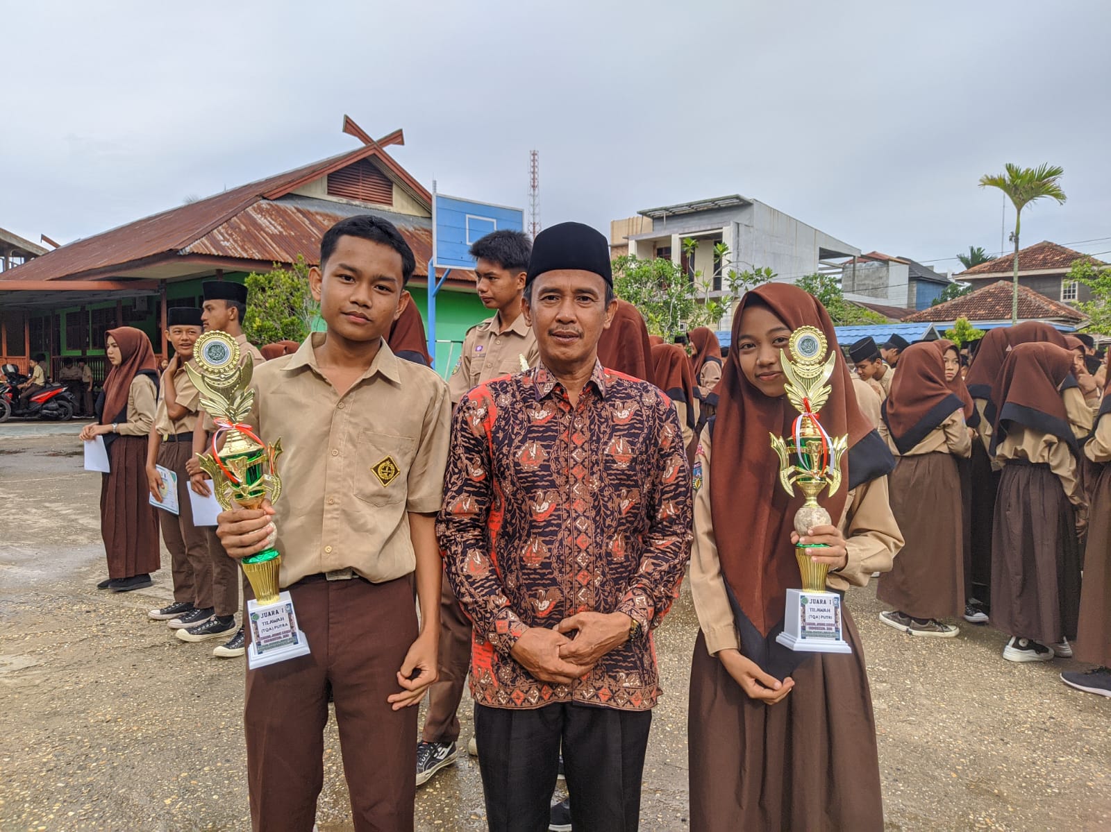 Hebat 2 Siswa MTsN 1 Tanjab Barat Ini Akan Mewakili Provinsi Jambi Pada Kegiatan FASI Tingkat Nasional 2025