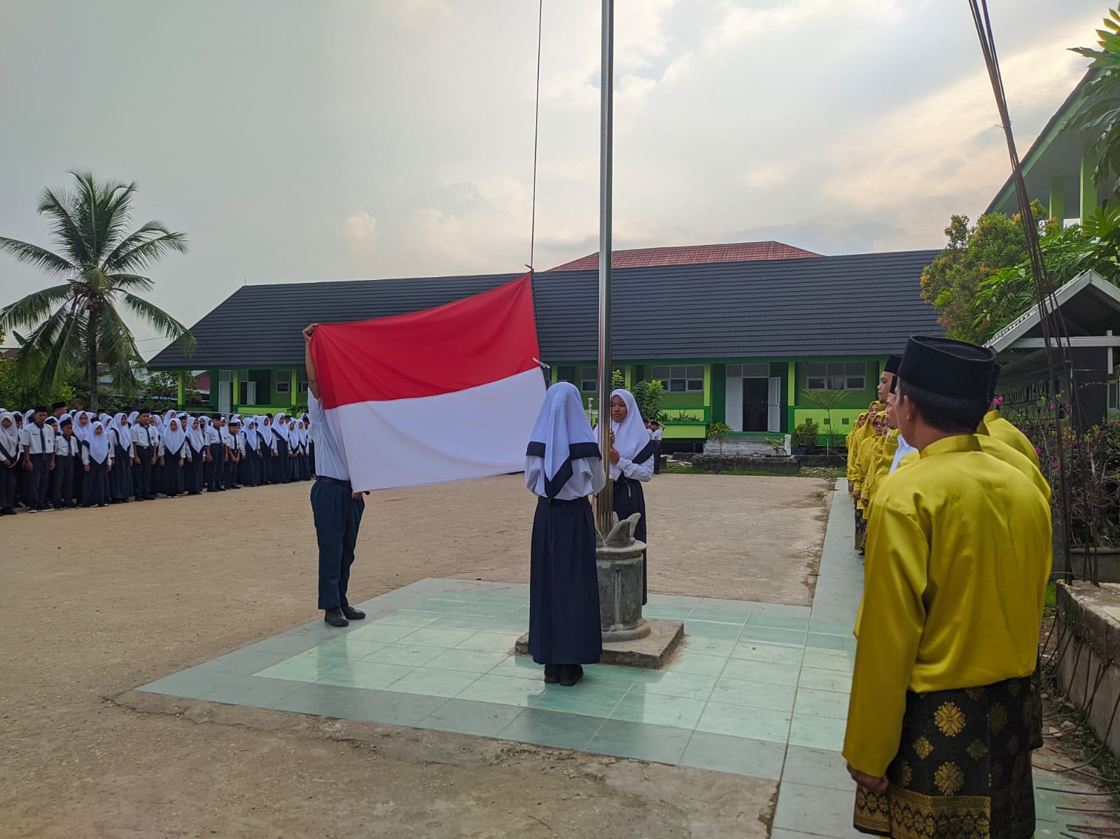 Laksanakan Upacara Peringatan Sumpah Pemuda, Pembina Upacara Sampaikan Sambutan Menpora RI