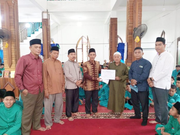 Memupuk Amal Jariyah: Semangat Guru, Karyawan dan Siswa MTsN 1 Tanjab Barat Bangun Masjid Hidayatul Ulum